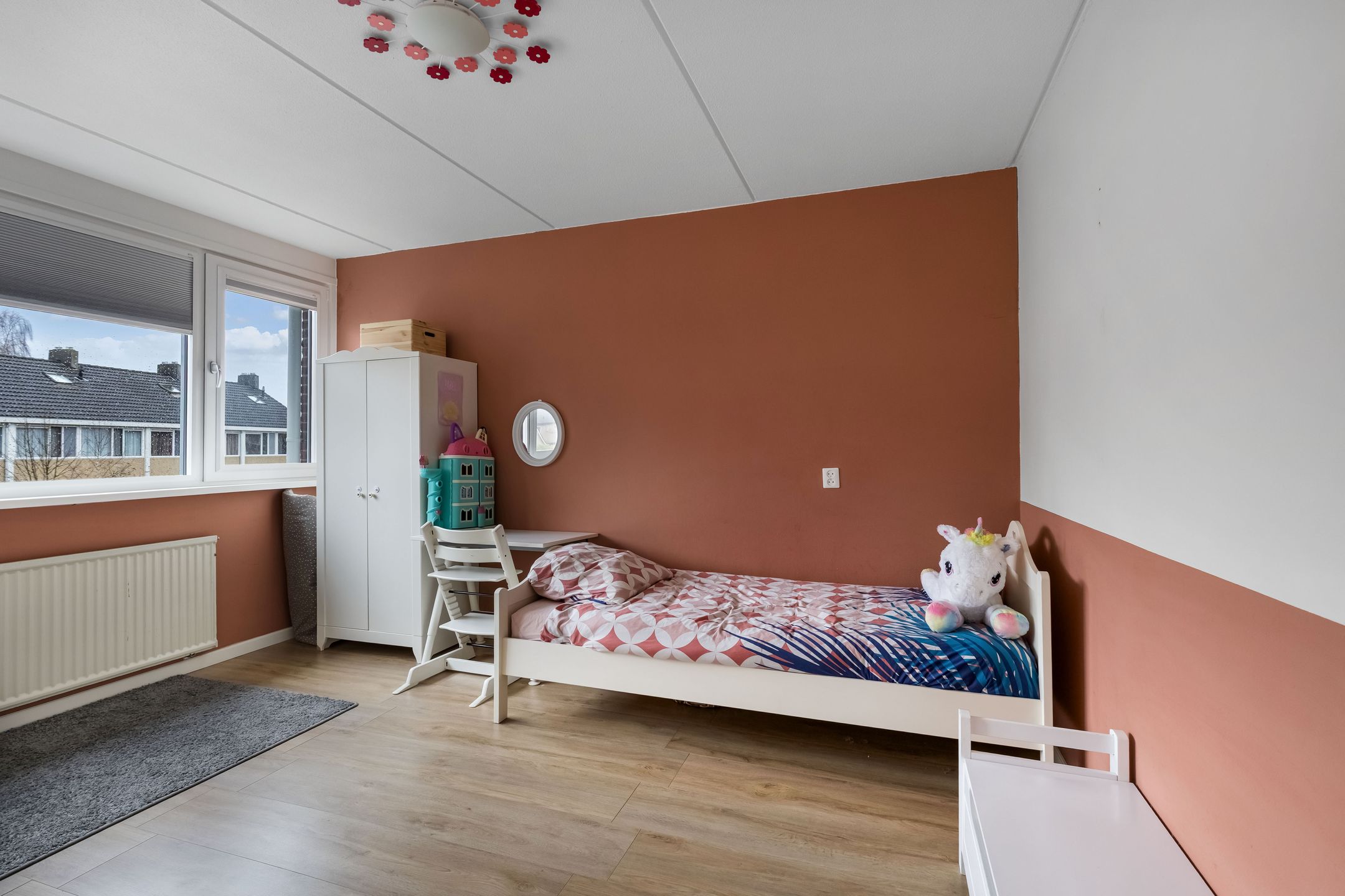 Spacious corner house with 4 bedrooms, carport and extended living area near village centre — 24
