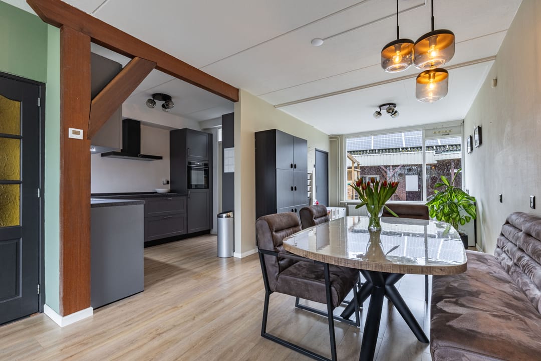 Spacious corner house with 4 bedrooms, carport and extended living area near village centre — 14