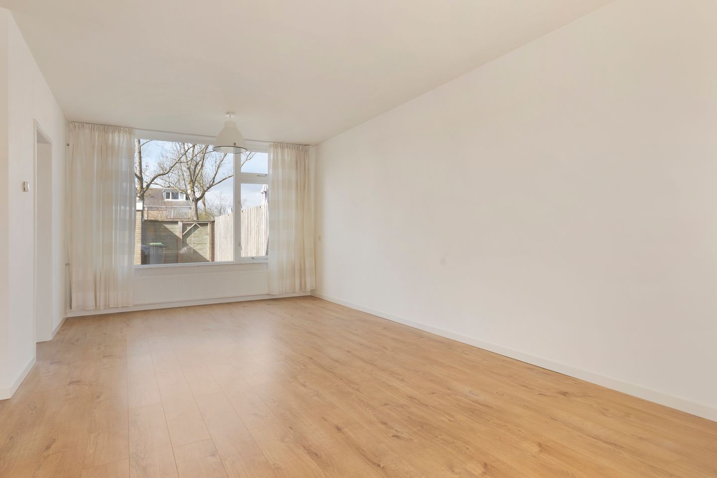 Photo 10 of Van Hogendorplaan 34