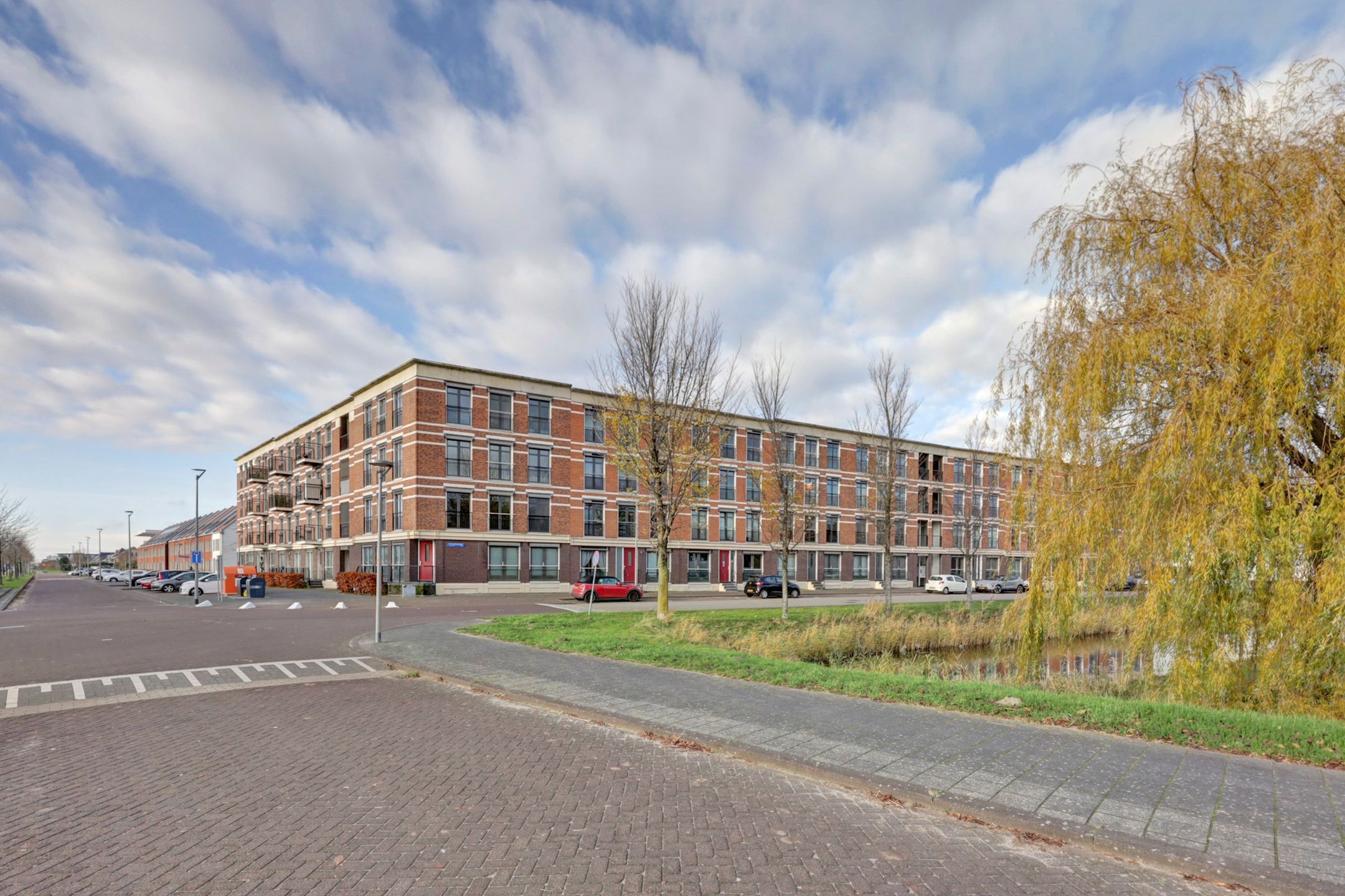 Spacious Penthouse with South-Facing Balcony and Canal Views in Almere Poort — 29