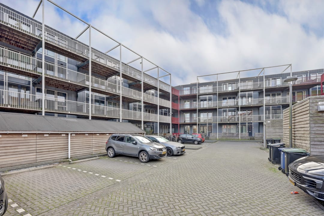 Spacious Penthouse with South-Facing Balcony and Canal Views in Almere Poort — 28