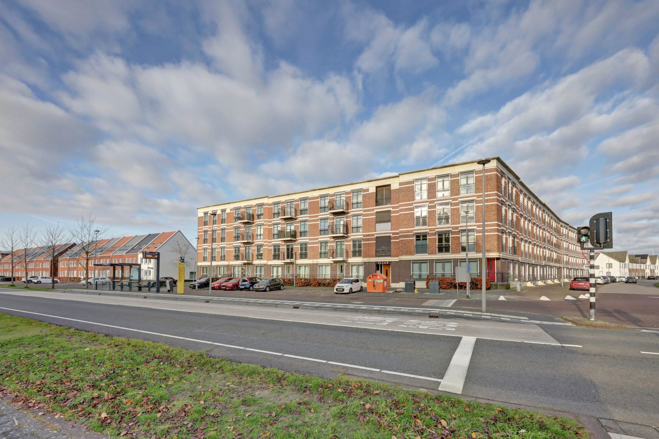 Spacious Penthouse with South-Facing Balcony and Canal Views in Almere Poort — 32