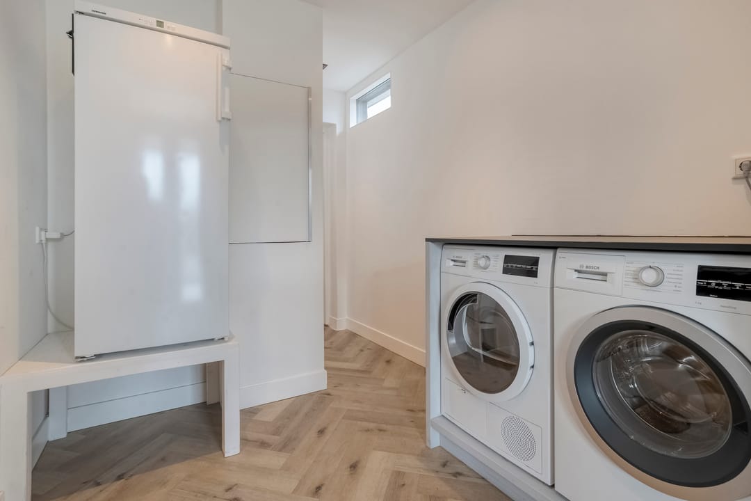 Charming 1930s Semi-Detached Home with Serre and Deep Garden — 20