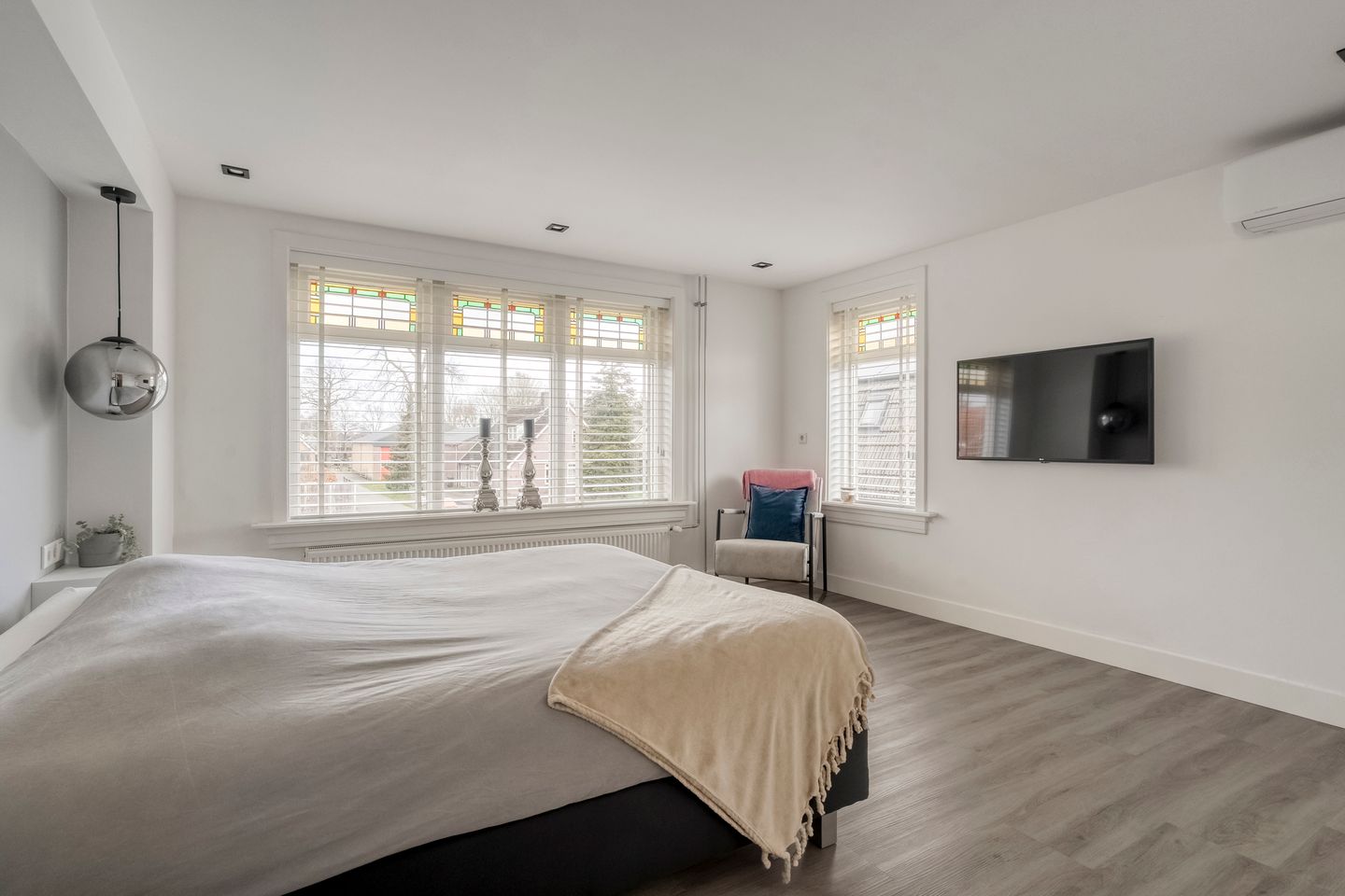 Charming 1930s Semi-Detached Home with Serre and Deep Garden — 23