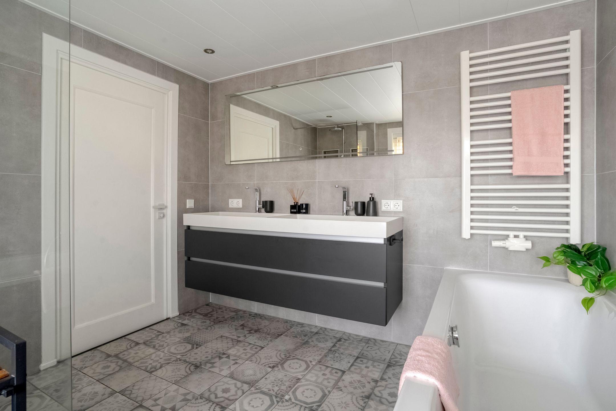 Photo 27 of Westeinde 469