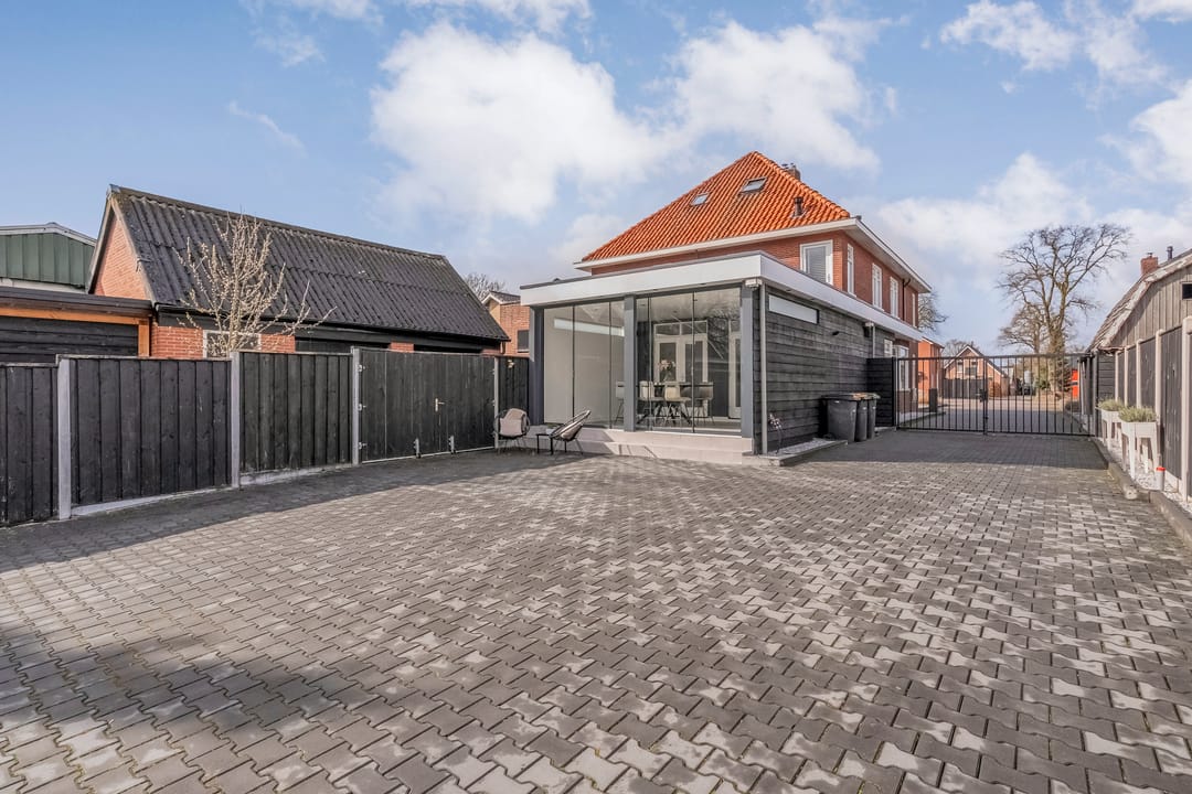 Charming 1930s Semi-Detached Home with Serre and Deep Garden — 45