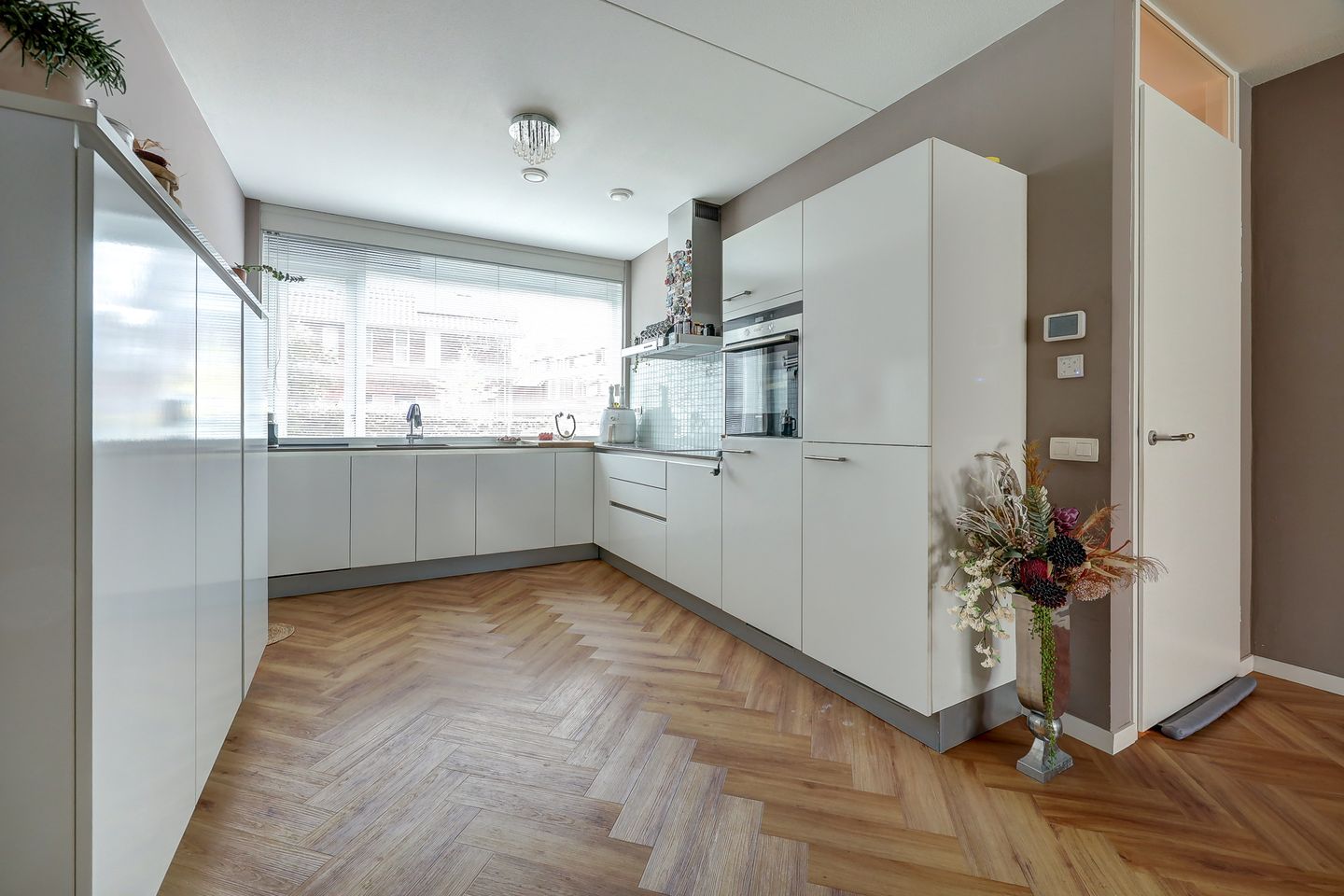 Foto 14 van Kurt Schwittersstraat 10