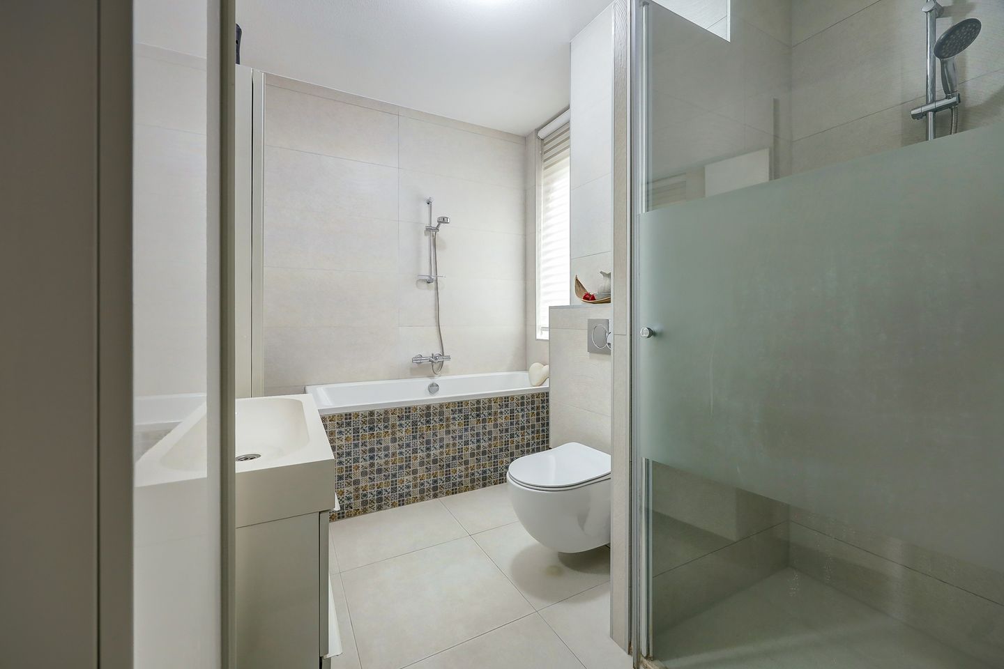 Foto 29 van Kurt Schwittersstraat 10