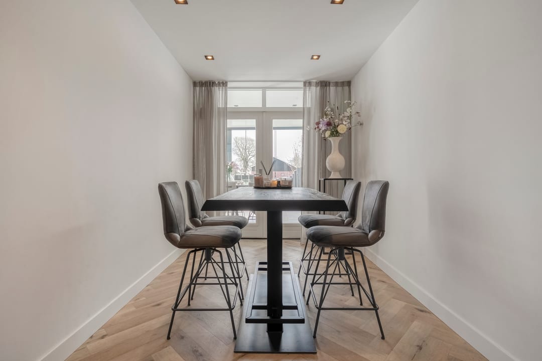 Charming 1930s Semi-Detached Home with Serre and Deep Garden — 19
