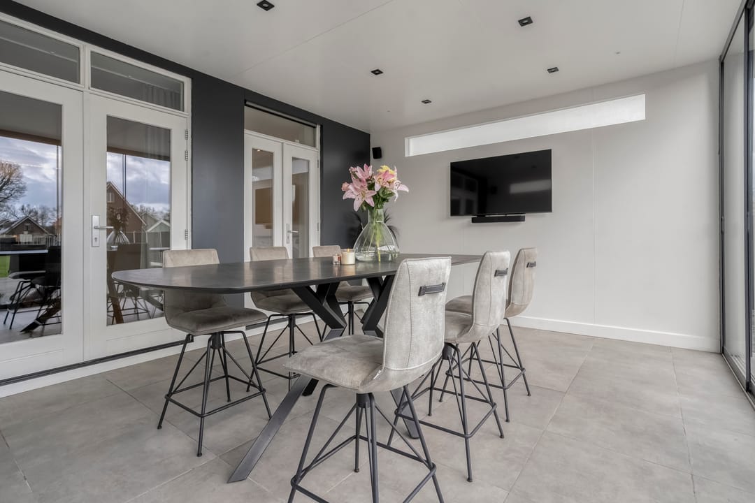 Charming 1930s Semi-Detached Home with Serre and Deep Garden — 38