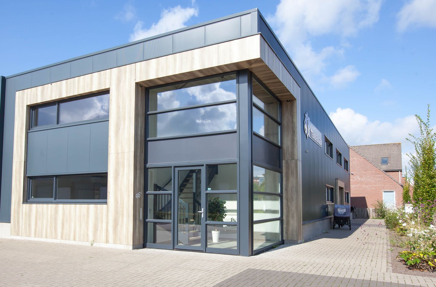 Bekijk foto 1 van Parallelweg 46