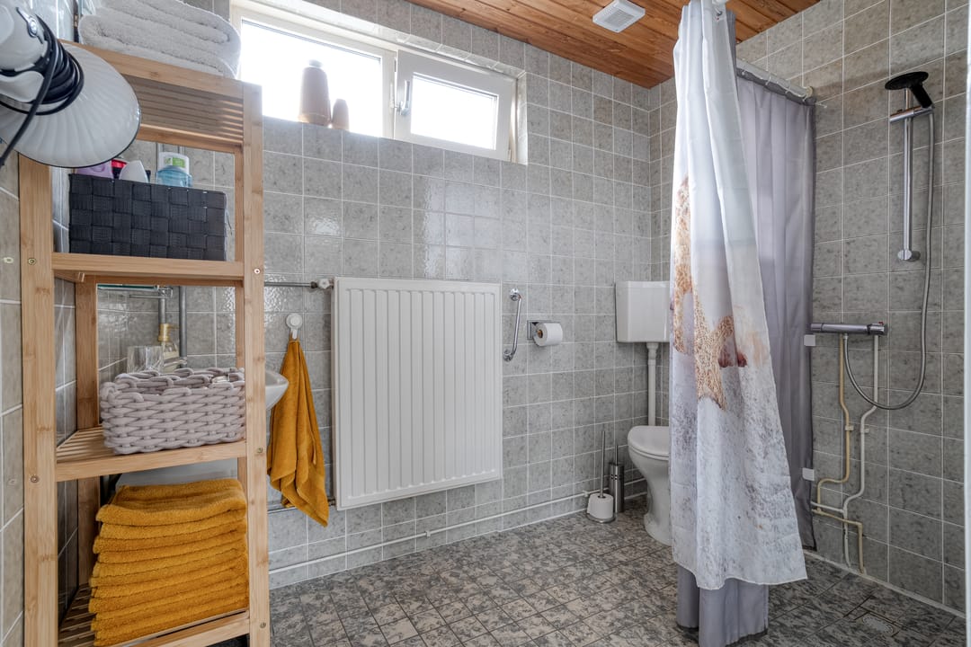 Spacious semi-detached family home with garage in Hellendoorn — 22