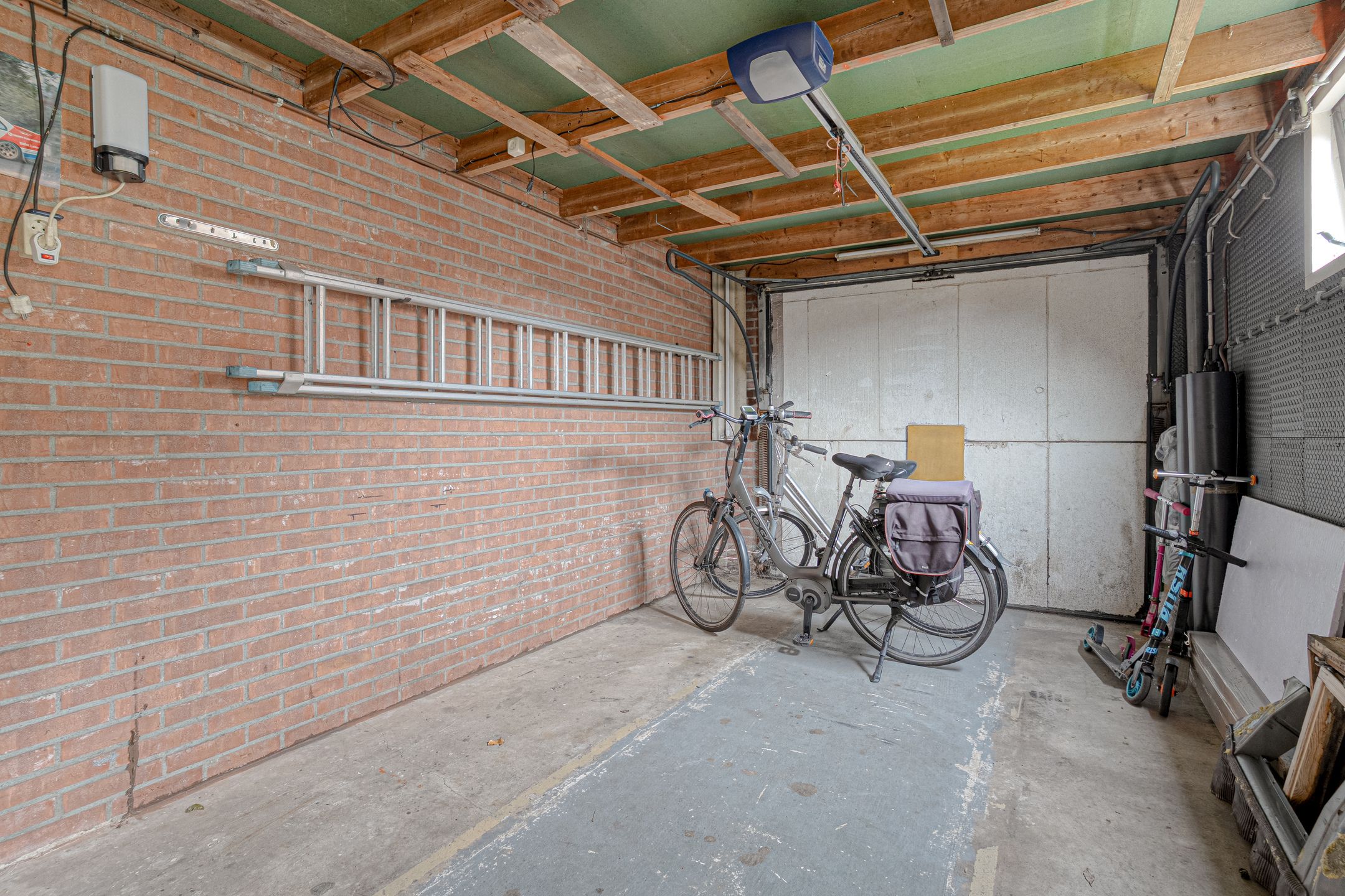 Spacious semi-detached family home with garage in Hellendoorn — 36