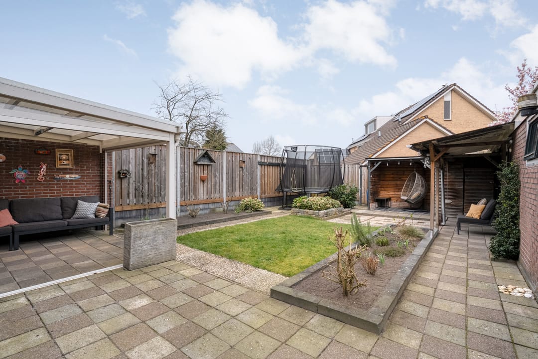 Spacious semi-detached family home with garage in Hellendoorn — 32