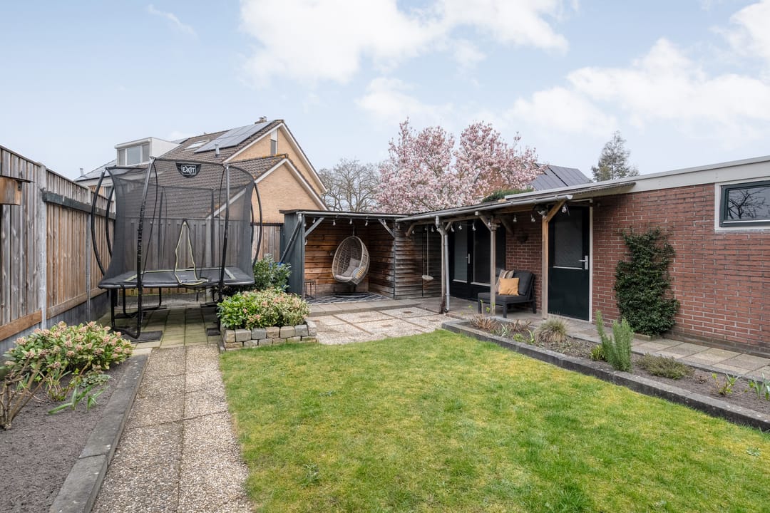 Spacious semi-detached family home with garage in Hellendoorn — 31