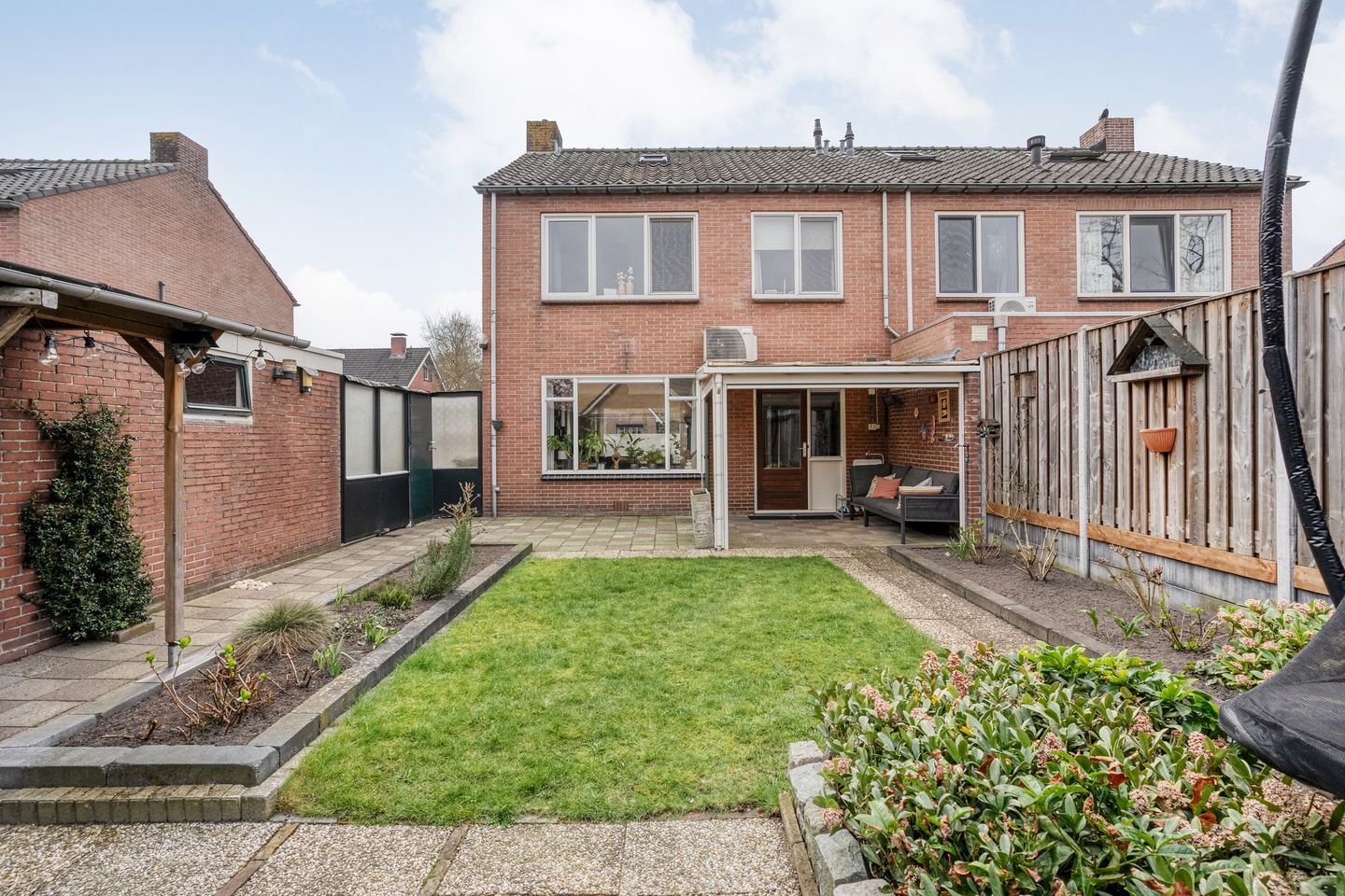 Spacious semi-detached family home with garage in Hellendoorn — 35