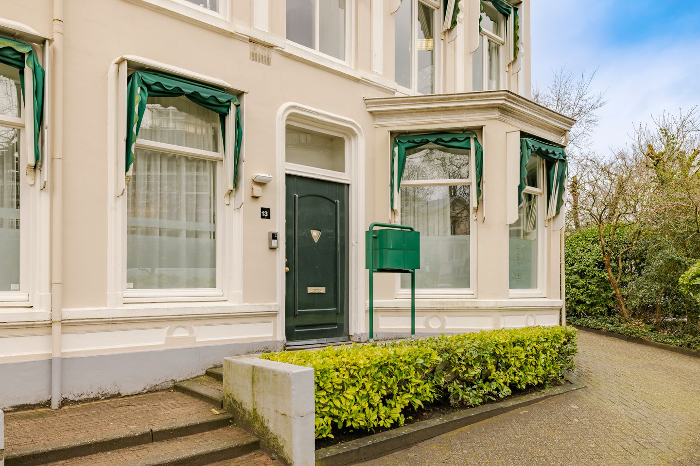 Bekijk foto 2 van Kennemerplein 11-13