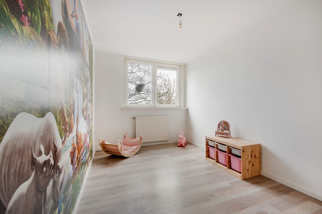 Spacious 4-room apartment with two balconies in green Molenwijk — 13