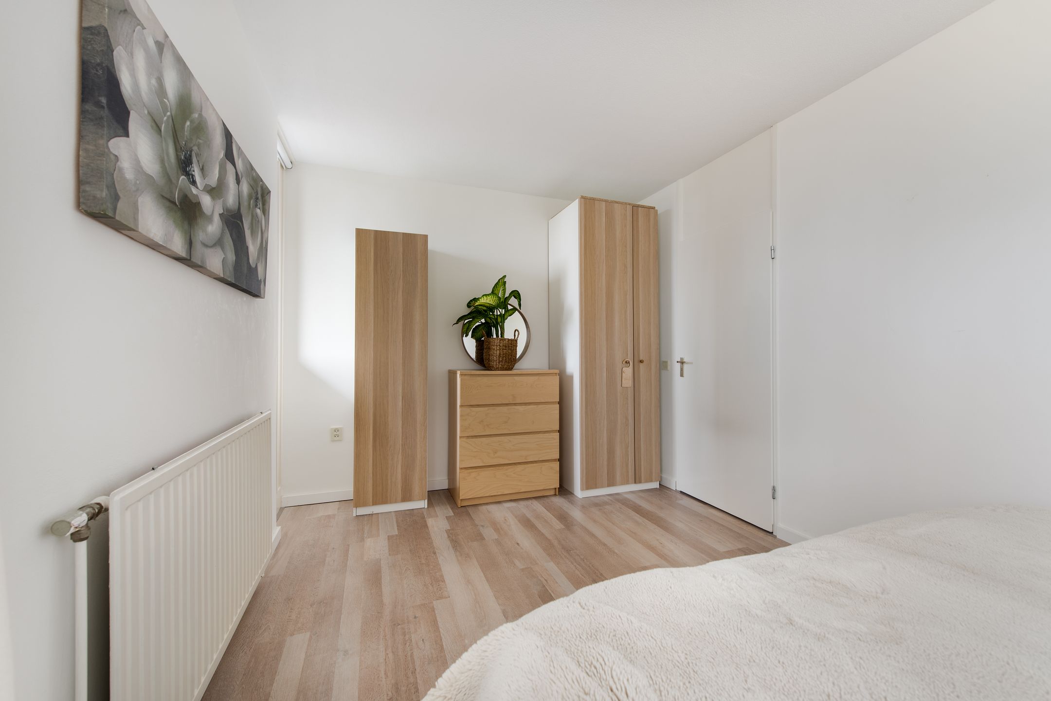 Spacious 4-room apartment with two balconies in green Molenwijk — 12