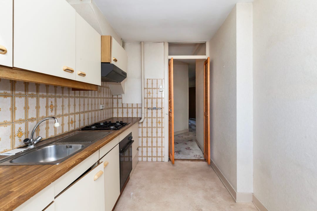 Fixer-Upper Apartment with Southwest Balcony in Blijdorp — 15