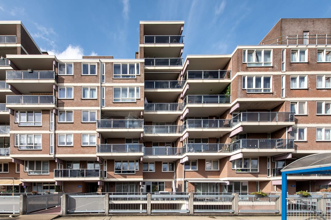 Spacious 4-room apartment with two balconies in green Molenwijk — 22