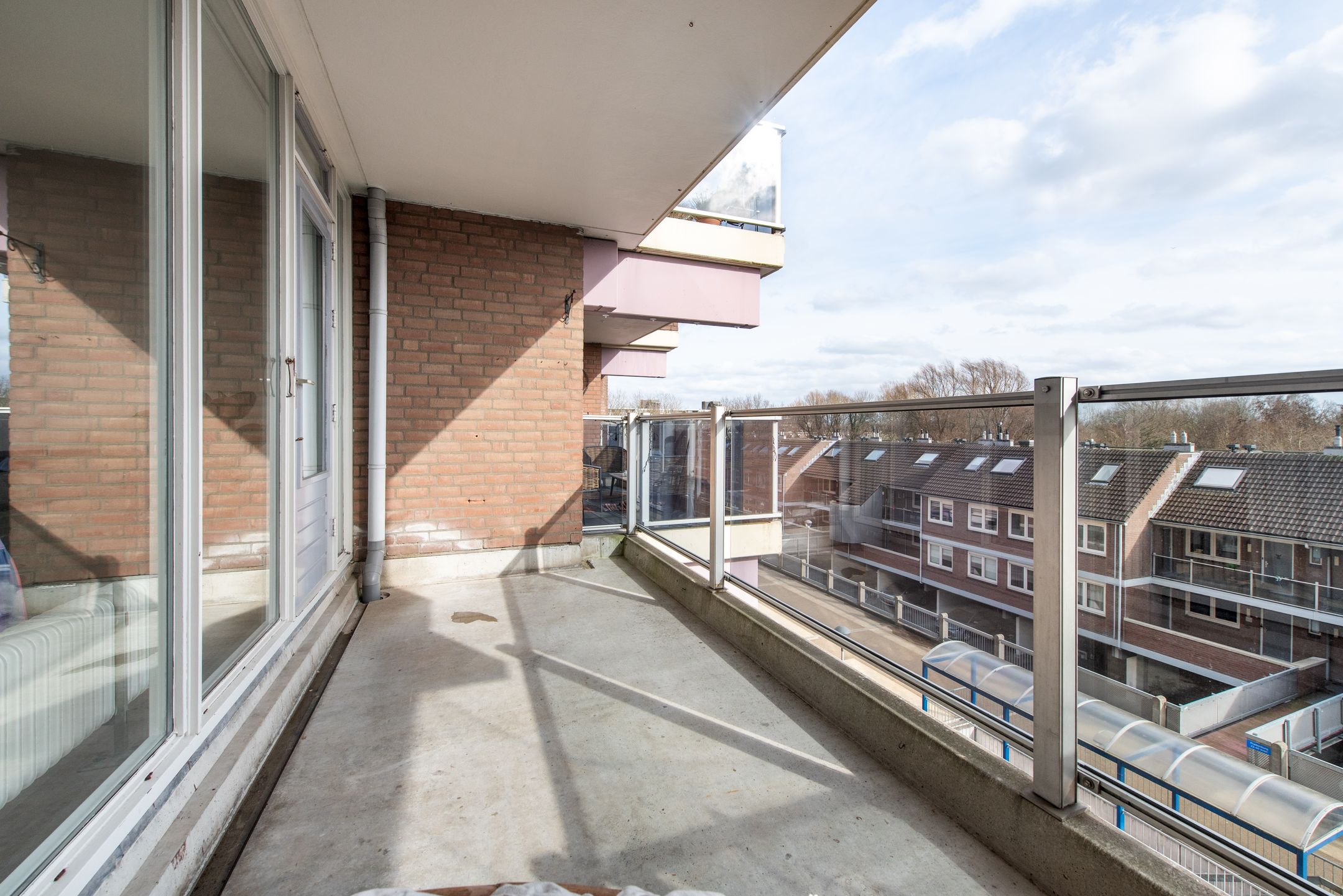 Spacious 4-room apartment with two balconies in green Molenwijk — 18