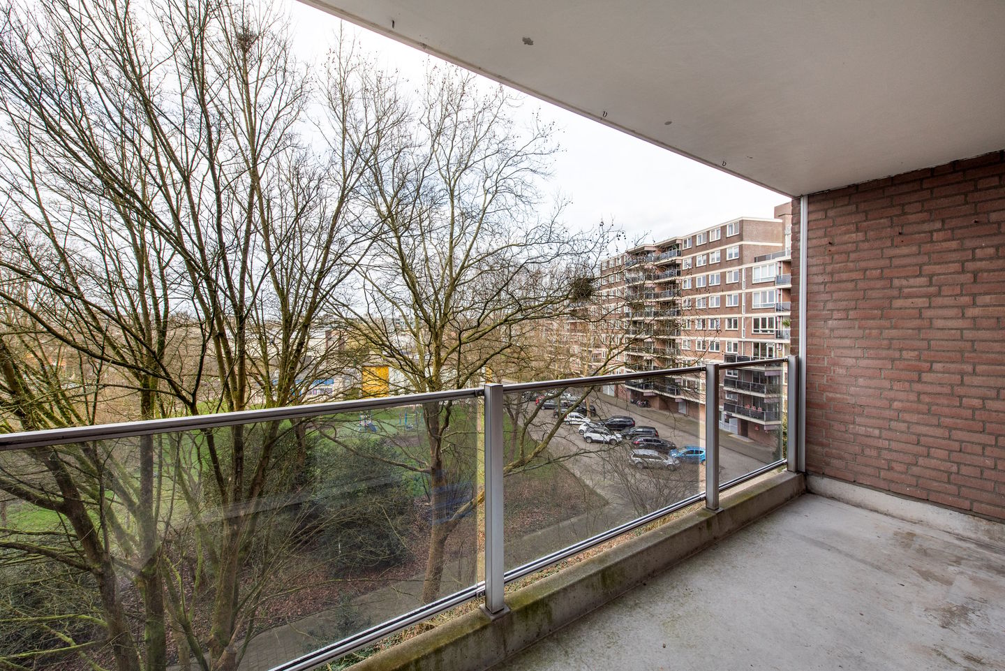 Spacious 4-room apartment with two balconies in green Molenwijk — 20