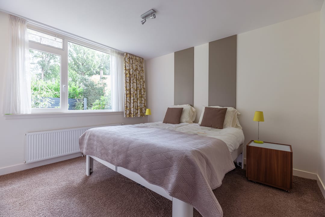 Spacious Detached Villa in Bussum's Het Spiegel with 6 Bedrooms and A Energy Label — 22