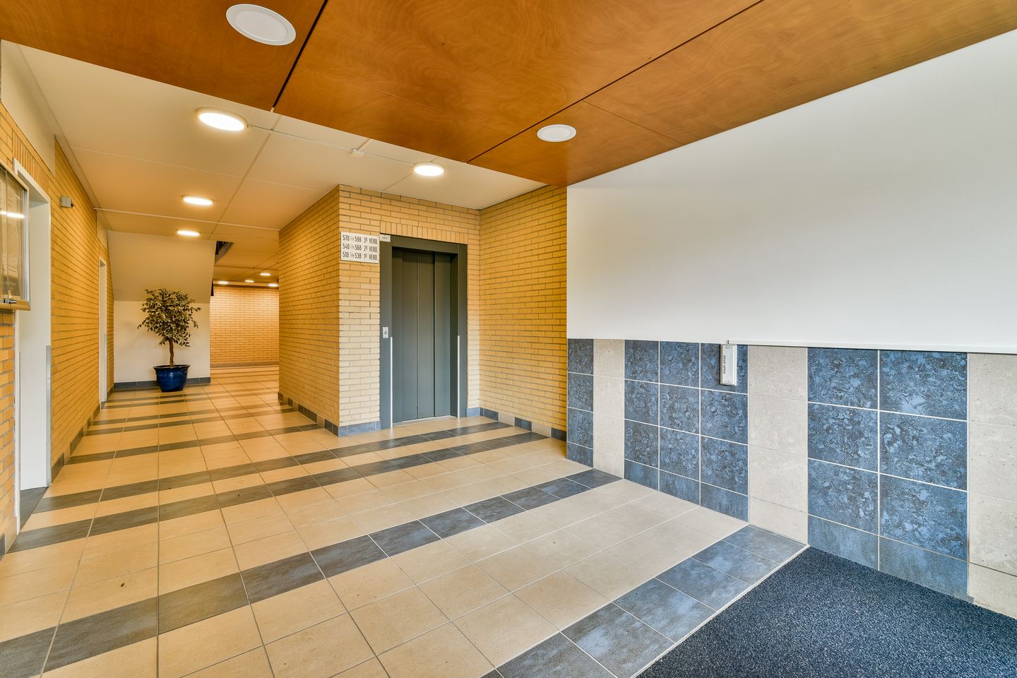 Foto 20 van Bolestein 562