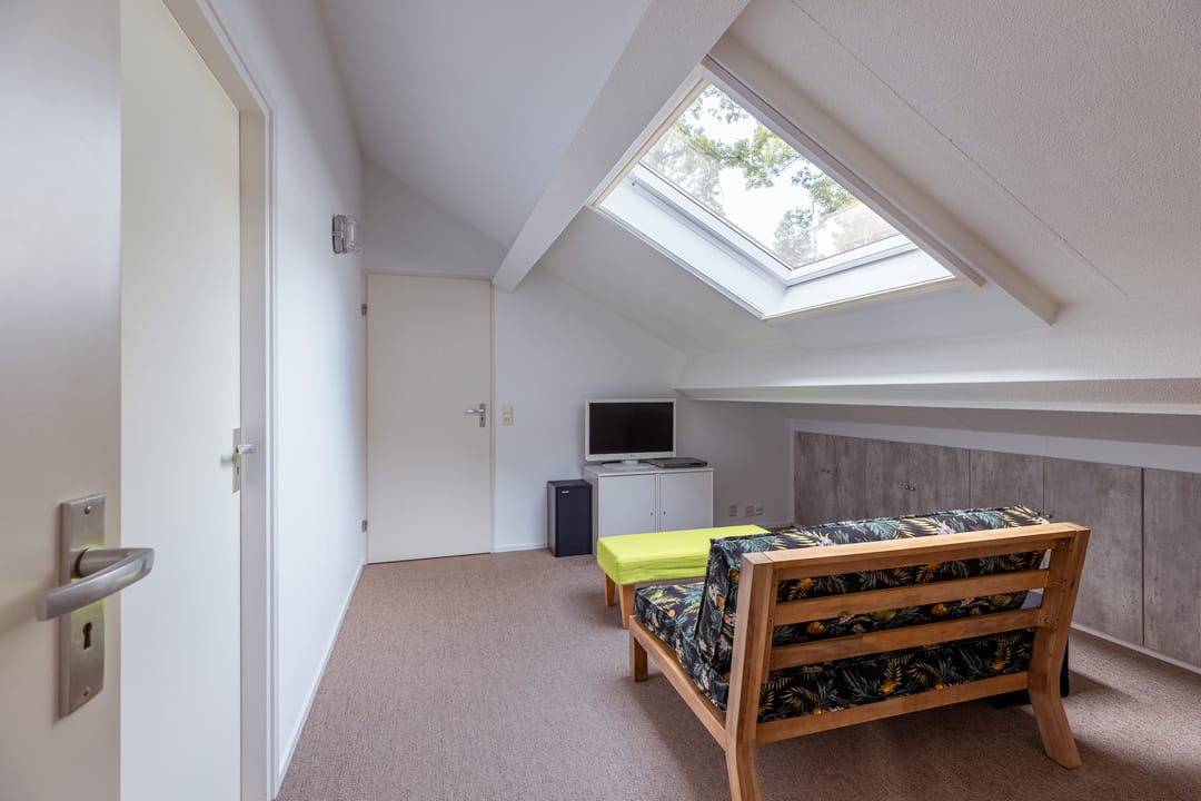Spacious Detached Villa in Bussum's Het Spiegel with 6 Bedrooms and A Energy Label — 37
