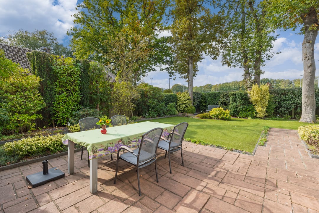 Spacious Detached Villa in Bussum's Het Spiegel with 6 Bedrooms and A Energy Label — 41