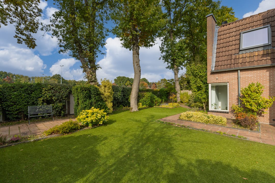 Spacious Detached Villa in Bussum's Het Spiegel with 6 Bedrooms and A Energy Label — 43