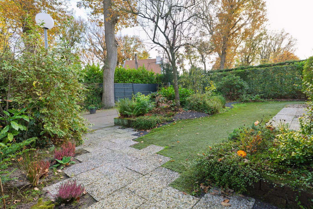 Spacious Detached Villa in Bussum's Het Spiegel with 6 Bedrooms and A Energy Label — 46