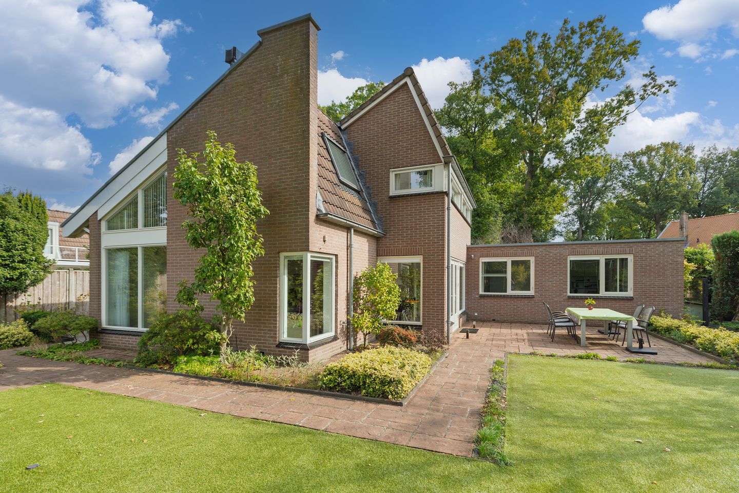 Spacious Detached Villa in Bussum's Het Spiegel with 6 Bedrooms and A Energy Label — 44