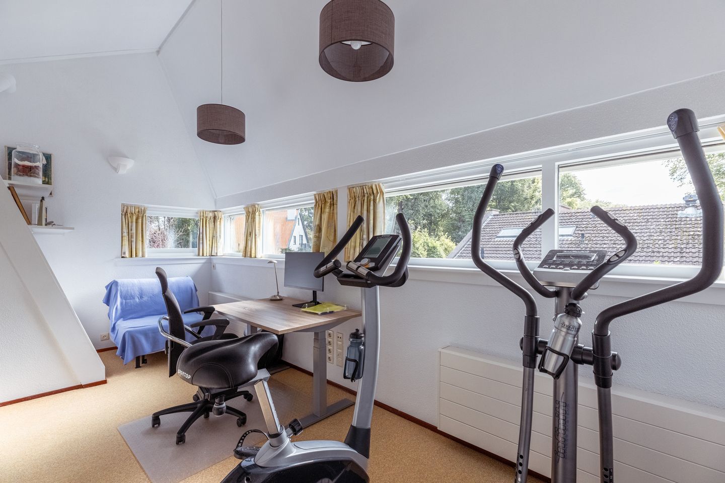 Spacious Detached Villa in Bussum's Het Spiegel with 6 Bedrooms and A Energy Label — 34