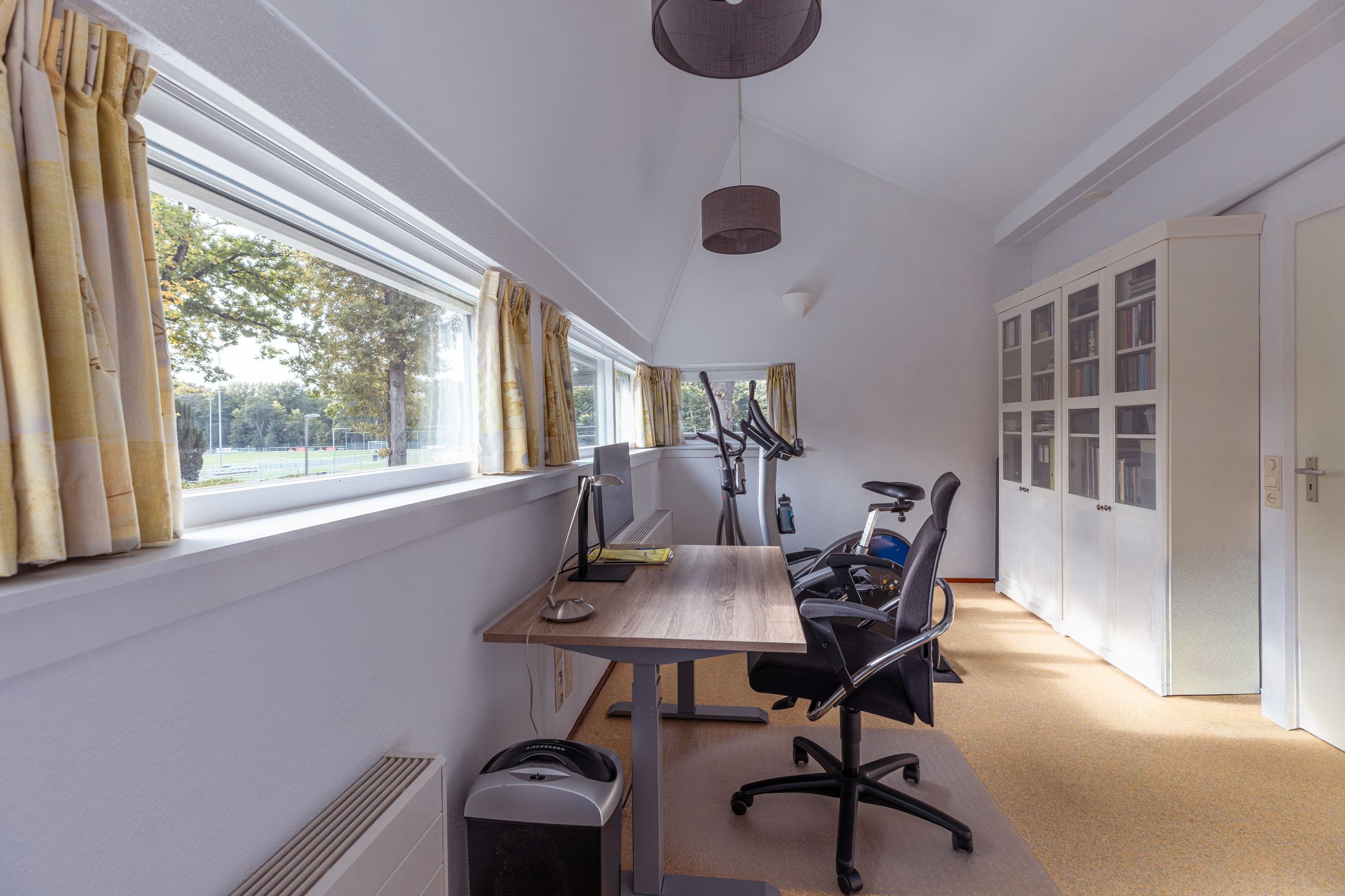 Spacious Detached Villa in Bussum's Het Spiegel with 6 Bedrooms and A Energy Label — 36