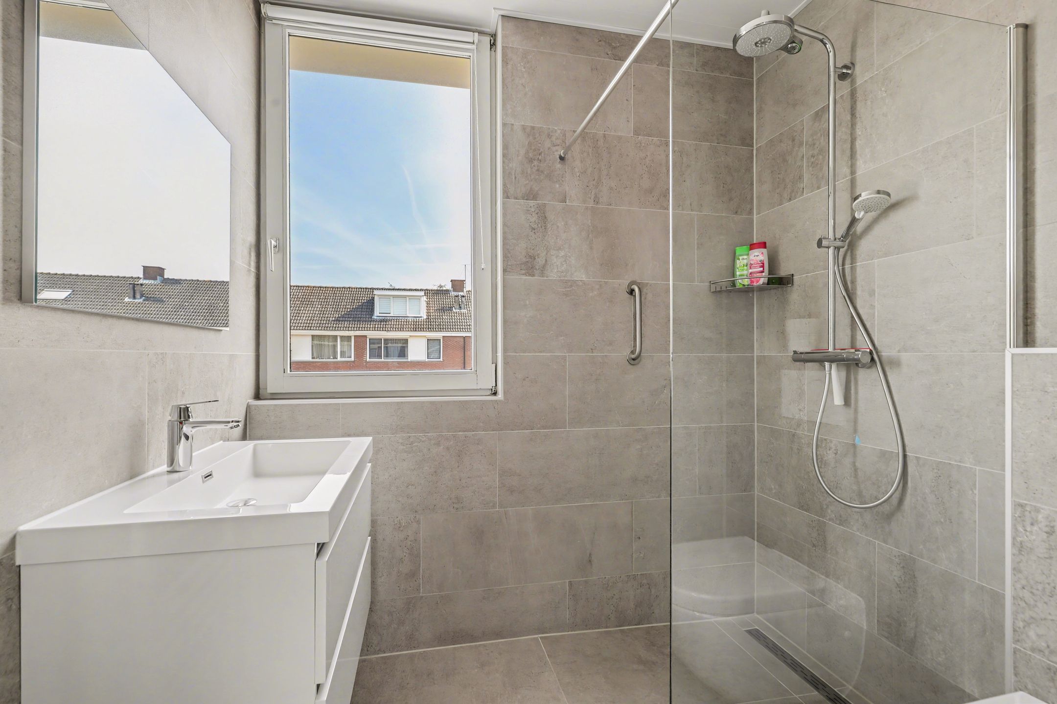 Spacious corner house with four bedrooms in peaceful Vlissingen neighborhood — 18