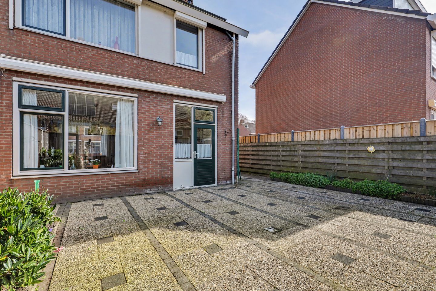 Spacious corner house with four bedrooms in peaceful Vlissingen neighborhood — 25