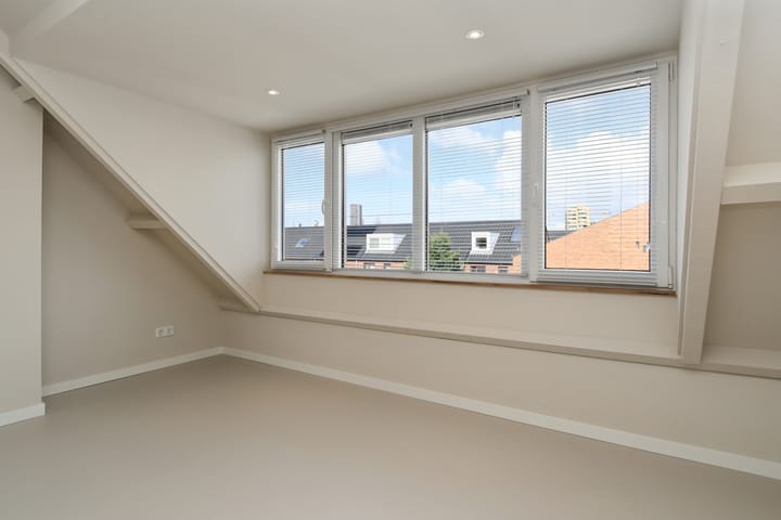 Photo 4 of Adolf van Cortenbachstraat 44-A
