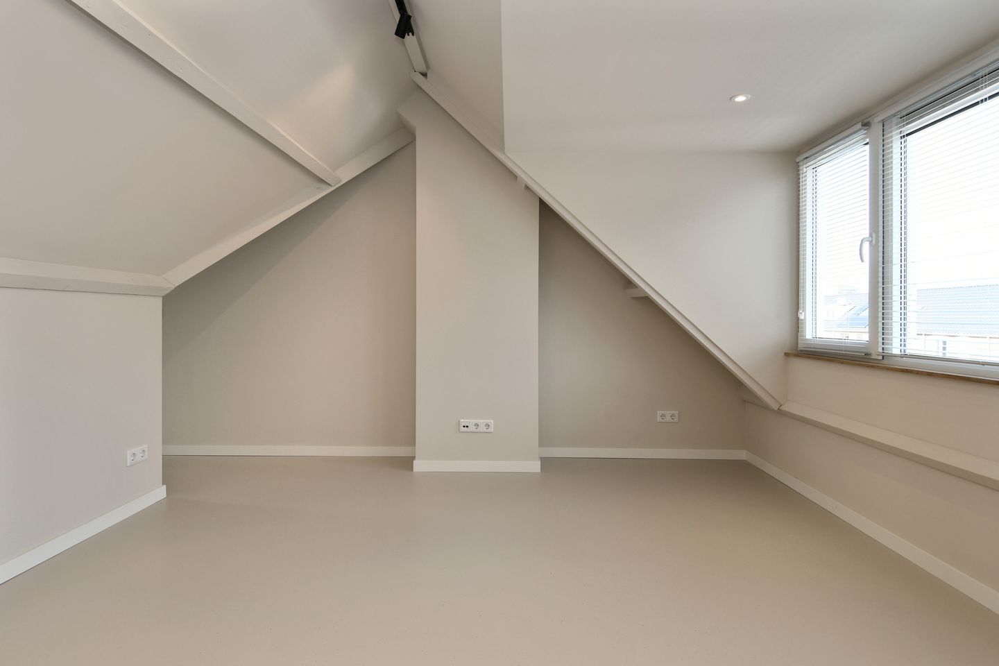 Photo 19 of Adolf van Cortenbachstraat 44-A