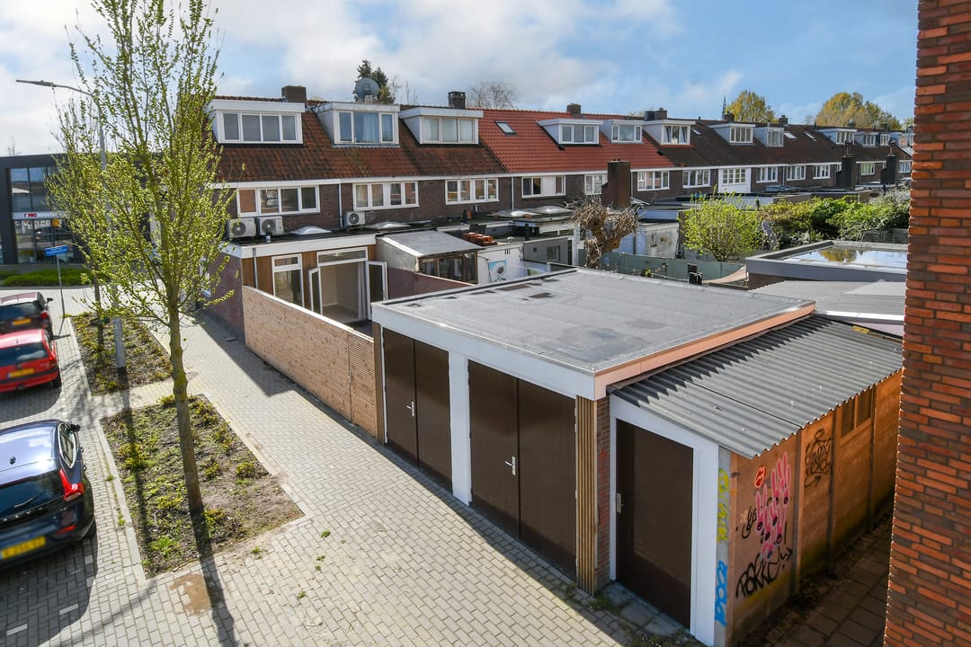 Photo 22 of Adolf van Cortenbachstraat 44-A