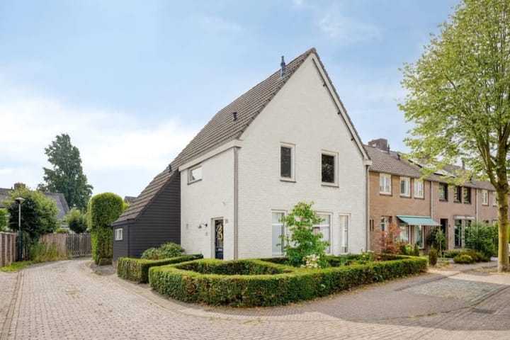 Photo 2 of Veenbes 20