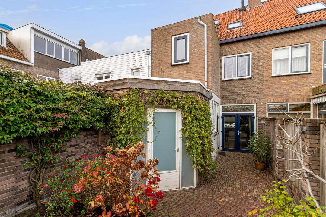 Corner House in Breda Tuinzigt — 52