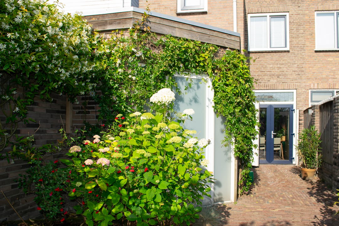 Corner House in Breda Tuinzigt — 56