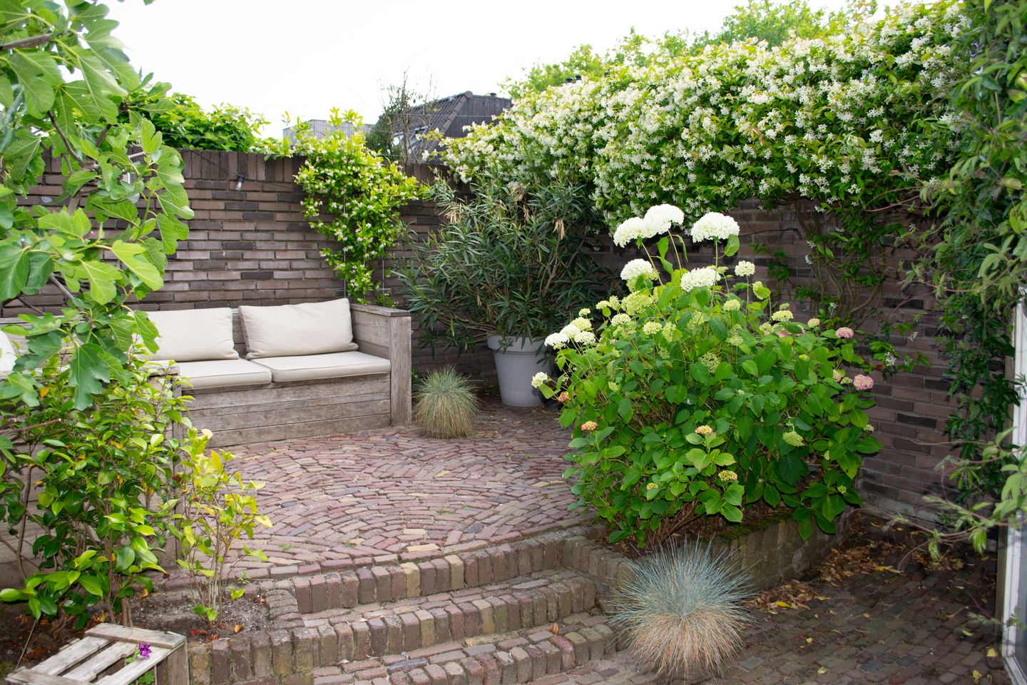 Corner House in Breda Tuinzigt — 57