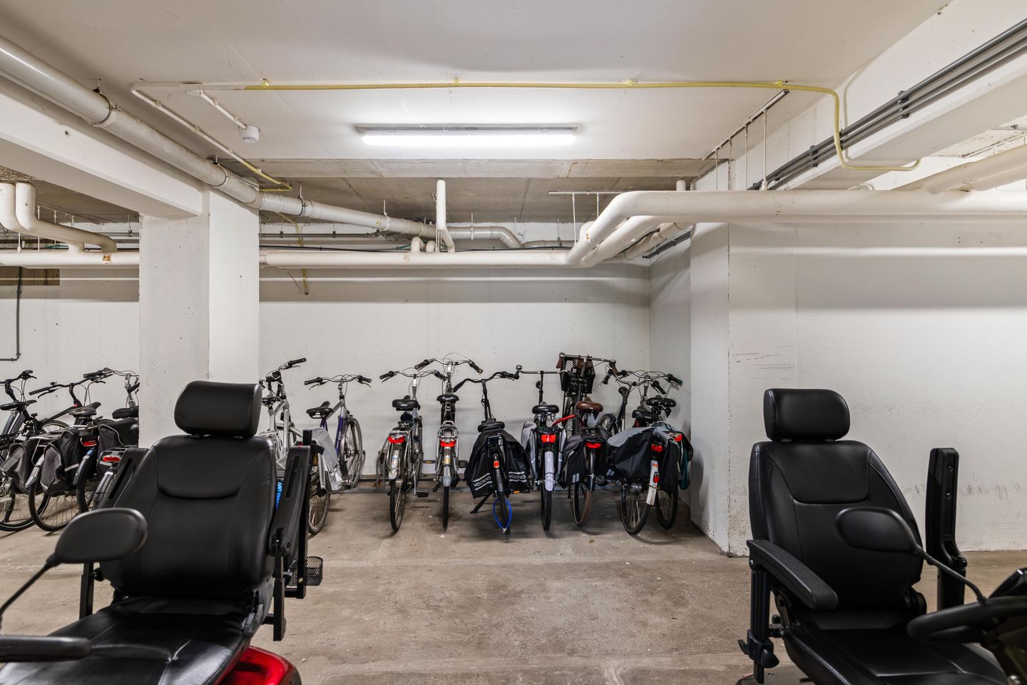 Foto 29 van Helper Brink 61-184