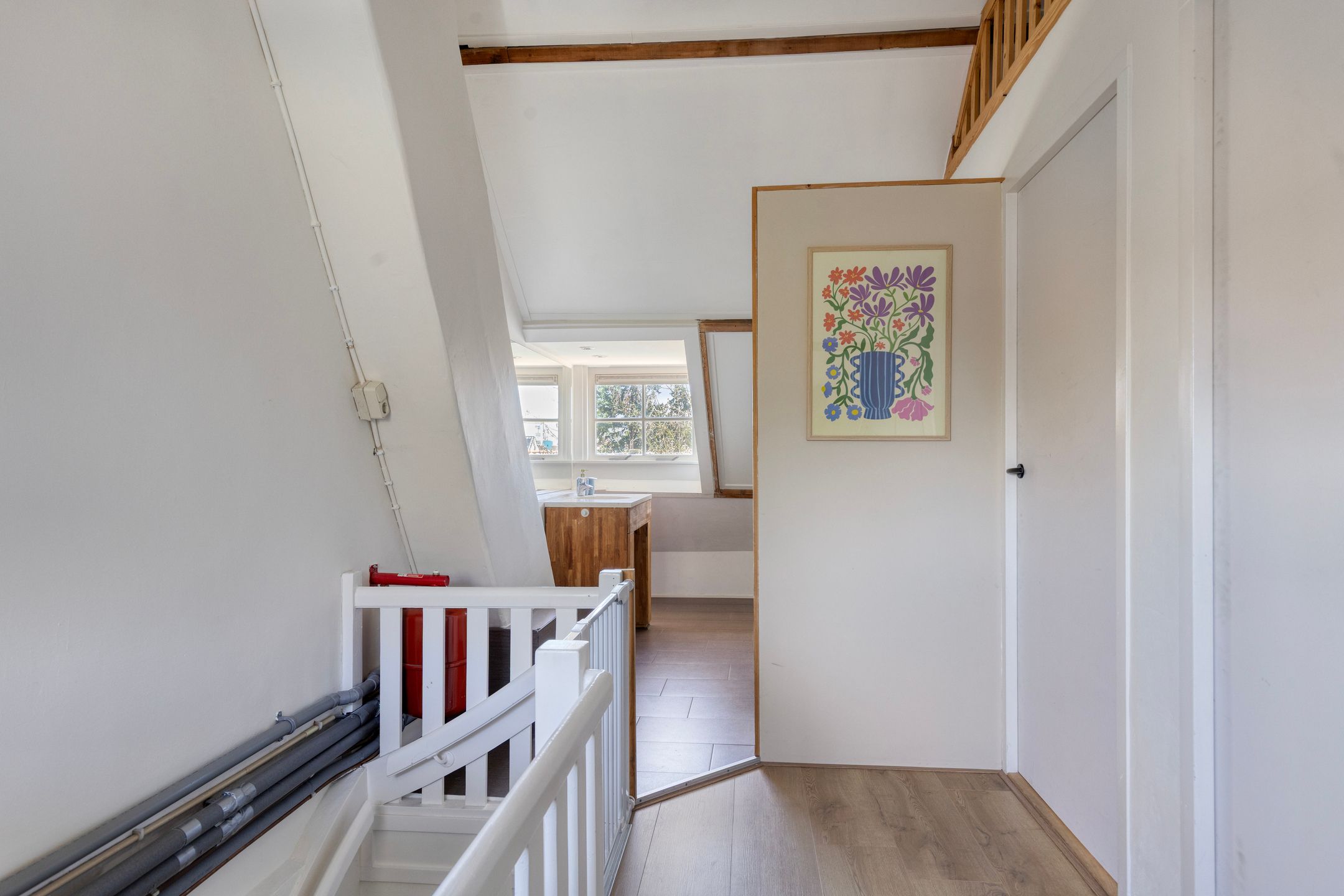 Charming Modernized 1930s Corner House with Five Bedrooms and Deep Garden — 27
