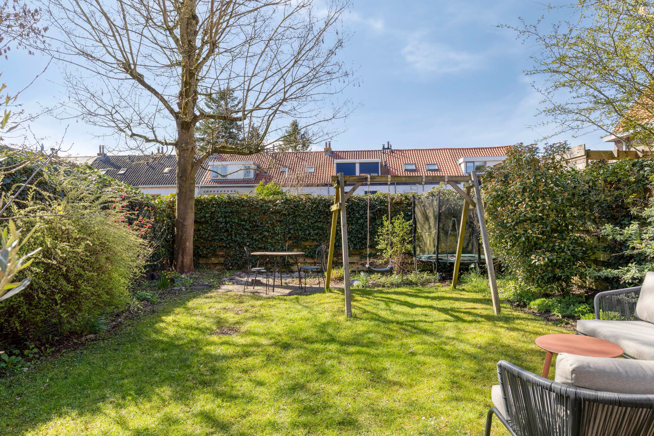 Charming Modernized 1930s Corner House with Five Bedrooms and Deep Garden — 33