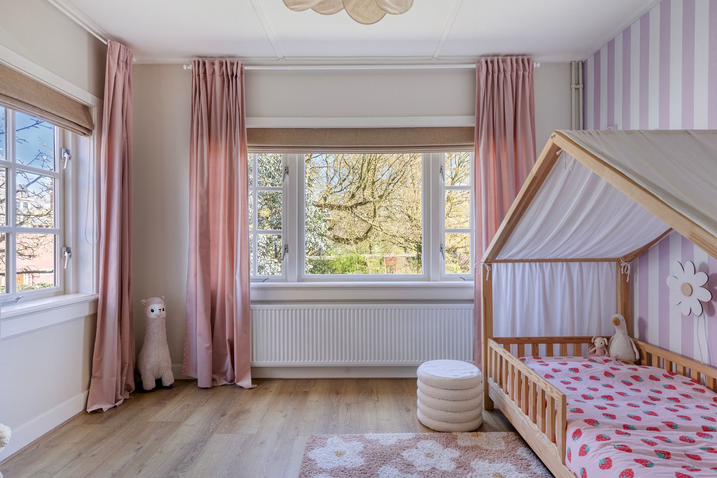 Charming Modernized 1930s Corner House with Five Bedrooms and Deep Garden — 20