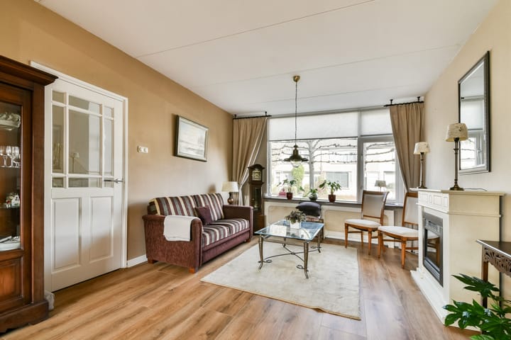 Photo 4 of Heelalstraat 135